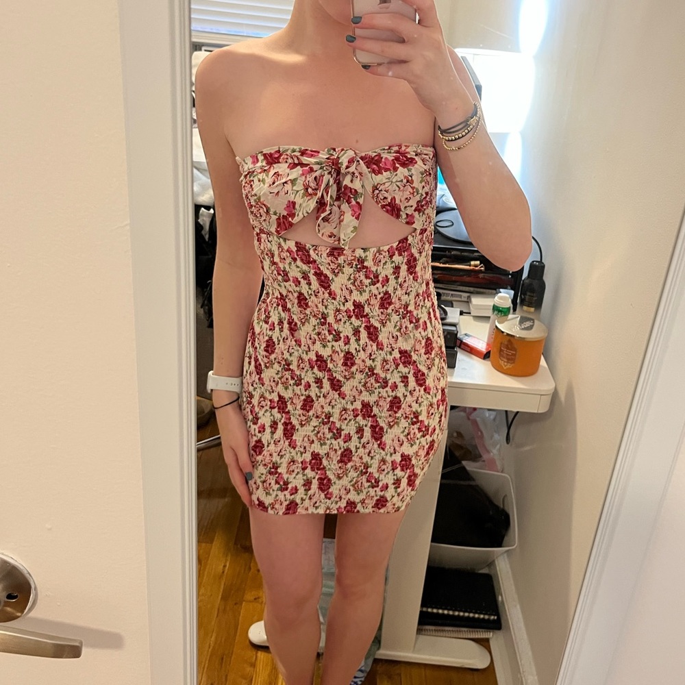 NWT O.VIANCA Strapless Floral Smock Bodycon with Cut Out